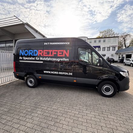 Transporter von NORDREIFEN, Seitenansicht